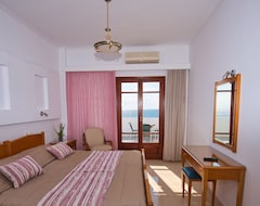 Hotel Irini's Rooms Fteoura (Kamari, Greece)