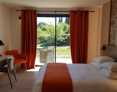 Khách sạn Logis Hotel & Spa Dejeunez Sous L'Arbre (Rousset, Pháp)