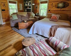 Entire House / Apartment The Cabin At Tedderfarm - Perfect Accommodation For Visiting Local Attractions (King, USA)