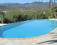 Toàn bộ căn nhà/căn hộ Villa With Private Pool And Stunning Views. (Cessenon-sur-Orb, Pháp)