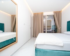 Khách sạn In Property Apartments (Budva, Montenegro)