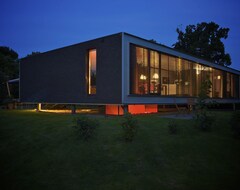 Hele huset/lejligheden Beautiful Modern Architect-designed Villa With Large Garden (Moerdijk, Holland)