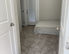 Toàn bộ căn nhà/căn hộ New, Quiet & Clean Private Room For Rent (White City, Hoa Kỳ)