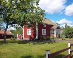 Toàn bộ căn nhà/căn hộ Red Wooden House Near Lake And Golf Course With Boat (Norrhult, Thụy Điển)