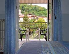 Hotelli Hotel Capri (Lesa, Italia)