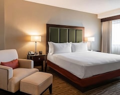 Khách sạn Perfect For Travel, Minutes To Convention Center, Restaurant/bar (Columbus, Hoa Kỳ)