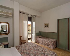 Hotel Lukas (Viareggio, Italy)