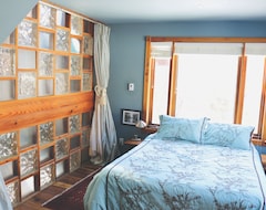 Entire House / Apartment Eclectic Rossland House, Walk To Town, Pet Friendly (Rossland, Canada)