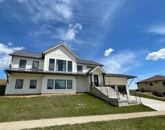 Hele huset/lejligheden Large Modern Farmhouse With Rooftop Deck (Spearfish, USA)