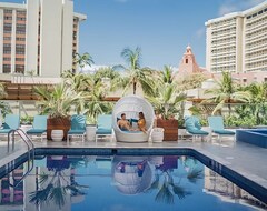 Otel Friends Getaway! 2 Wonderful Units, Onsite Dining, Pool, Near Kapiolani Park! (Honolulu, ABD)