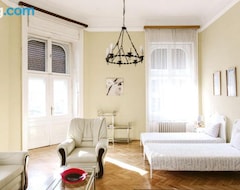 Entire House / Apartment Chain Bridge-danube River .downtown Apartment Up To 5 Person (Budapest, Hungary)