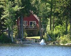 Entire House / Apartment Private Lakefront Retreat On Junior Lake In Lakeville, Maine (Prentiss, USA)
