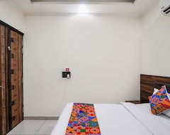 Fabhotel 17 Suites (Greater Noida, Hindistan)