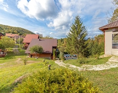 Toàn bộ căn nhà/căn hộ Chalet Zavrh 2 With Whirlpool And Sauna (Brod Moravice, Croatia)