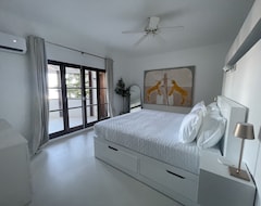 Cijela kuća/apartman Ocean-view Apartment In Central Gustavia, St. Barth; Steps From The Beach. (Gustavia, Antilles Française)