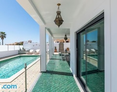 Toàn bộ căn nhà/căn hộ Luxury Villa With Pool, 5-min From The Beach (Guia, Bồ Đào Nha)
