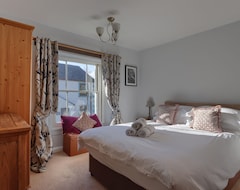 Toàn bộ căn nhà/căn hộ Acorn Cottage - A Cottage That Sleeps 6 Guests In 4 Bedrooms (Ceres, Vương quốc Anh)