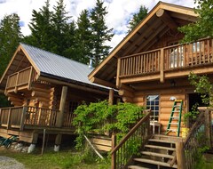 Hele huset/lejligheden Kootenay Lake Lodge Waterfront Log Chalet # 2- Right At The Water - Free Wifi (Boswell, Canada)