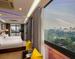 Bella Rosa Hotel & Rooftop Skybar (Hanoi, Vietnam)