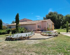 Toàn bộ căn nhà/căn hộ Provencal Villa In The Heart Of The Aix Region, Swimming Pool, Breathtaking View (Saint-Antonin-sur-Bayon, Pháp)