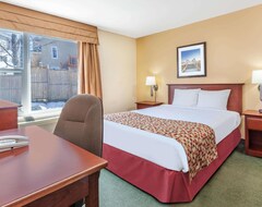 Hotel Super 8 by Wyndham Campbellton NB (Campbellton, Canadá)