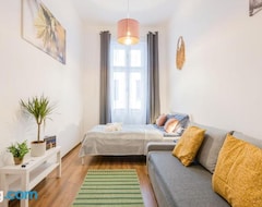 Entire House / Apartment Spacious And Modern 3br Apartment In Centre (Budapest, Hungary)