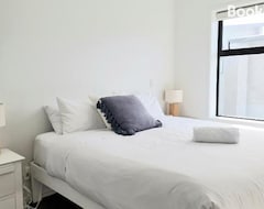 Entire House / Apartment Cbd With Style And Luxury - Free Parking (Christchurch, New Zealand)