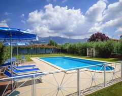 Tüm Ev/Apart Daire Giulia, Lucca. Modern Private Pool House. Aircon. Free Wifi. Walk To Restaurants (Capannori, İtalya)