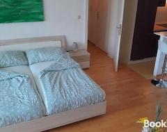 Cijela kuća/apartman Serviced Apartment With Sunny Balcony (Wiener Neudorf, Austrija)