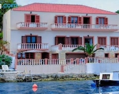 Koko talo/asunto Waterfront Family Villa (Chalki, Kreikka)