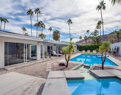 Hele huset/lejligheden The Dreamy Life In Palm Springs Shines At This Mid-Century Stunner! (Palm Springs, USA)