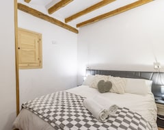 Toàn bộ căn nhà/căn hộ Holiday Home El Petit Maialenc With Mountain View And Air Conditioning (Llardecáns, Tây Ban Nha)