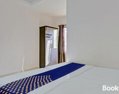 Khách sạn Spot On 80494 Royal Heights (Kottayam, Ấn Độ)