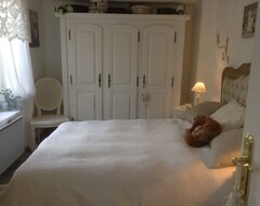 Bed & Breakfast La Maison Du Phare De Honfleur Chambre D Hotes B&B -Jacuzzi Prive- Shabby Chic (Honfleur, Francuska)