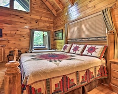Toàn bộ căn nhà/căn hộ Sky Harbor Sevierville Cabin With Hot Tub And Deck! (Knoxville, Hoa Kỳ)