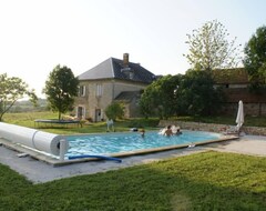 Cijela kuća/apartman La Chapelle Saint Jean: Character House With Pool (La Chapelle-Saint-Jean, Francuska)