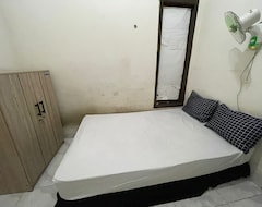 Otel Spot On 93147 Rumah Kos Shilah Habib (Lamongan, Endonezya)