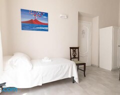 Hotel Effe Suites (Nápoles, Italia)