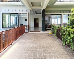 Khách sạn Reddoorz @ Green Homestay Syariah Baubau (Bau-Bau, Indonesia)