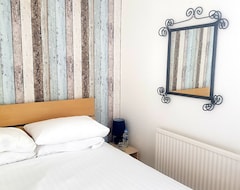 Hotelli Room 2 Double Ensuite With Shower (Paignton, Iso-Britannia)
