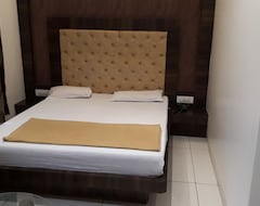 OYO 6312 Hotel Paris Residency (Bombay, Hindistan)