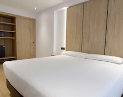 Hotel Uve Marcenado (Madrid, Spain)