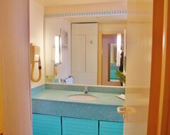 Studio 3 Persons, Ground Floor, In Hotel Residence With Direct Access Sea (Les Trois-Îlets, French Antilles)
