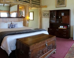 Bed & Breakfast T'niqua Stable Inn (Plettenberg Bay, Nam Phi)