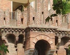Tüm Ev/Apart Daire Castello Di Oviglio (Oviglio, İtalya)
