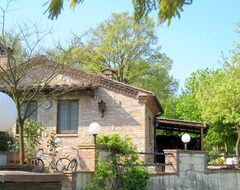 Toàn bộ căn nhà/căn hộ Charming holiday house in a rural setting located on a small estate (Chiusdino, Ý)