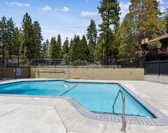 Hele huset/lejligheden Dog-friendly Condo W/ Shared Pool, Spa, And Sauna Near Hiking, Biking, And Lake (Tahoe City, USA)