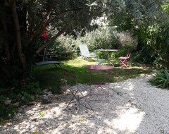 Toàn bộ căn nhà/căn hộ Cottage With Garden Near The Colorado Provençal (Rustrel, Pháp)