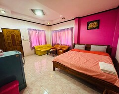 Hotel บ้านพักบุษบารีสอร์ท (Rayong, Thailand)