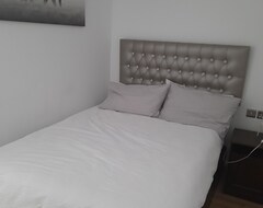 Casa/apartamento entero Beautiful New Flat.centrally Situated Near With Full Spa Facility. (Gibraltar, Canadá)